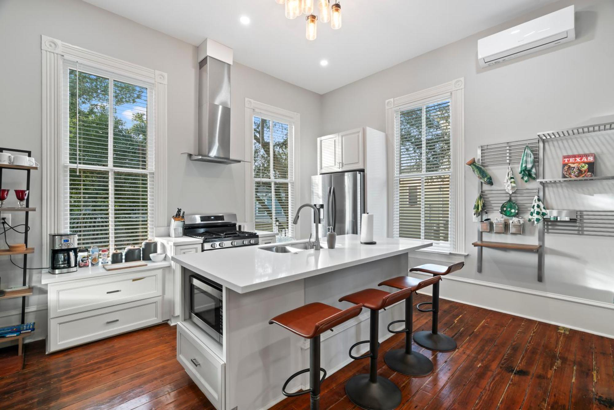 Historic Galveston Family Beach Home With 3 King Beds Buitenkant foto