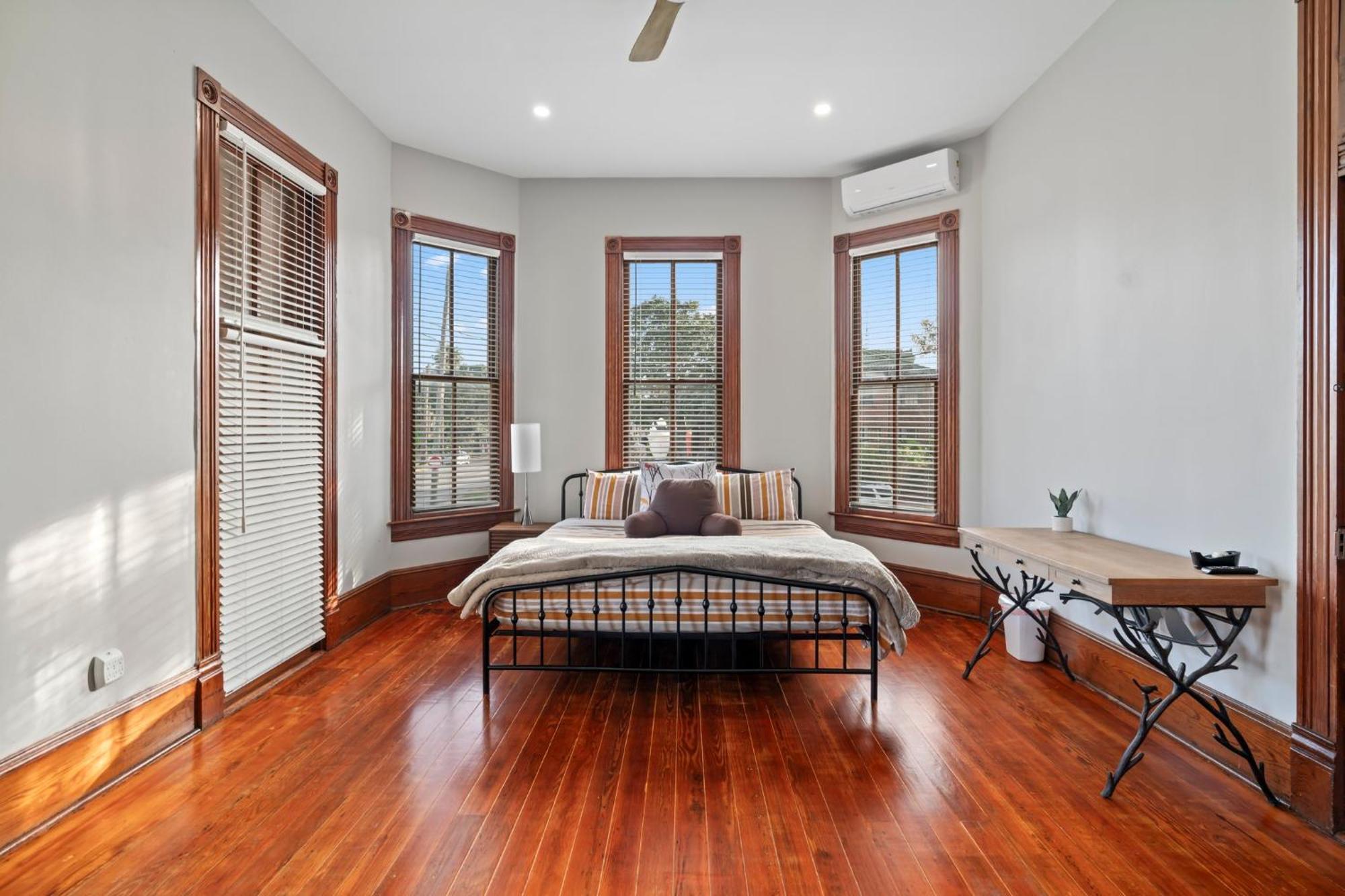Historic Galveston Family Beach Home With 3 King Beds Buitenkant foto
